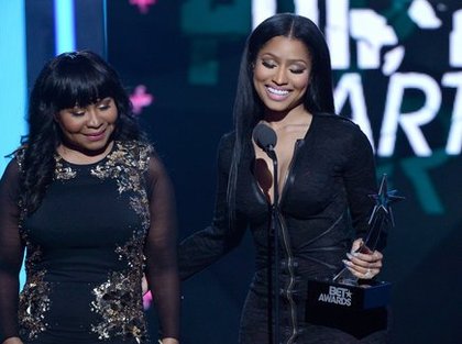 Nicki Minaj et sa mère lors de la cérémonie des Bet Awards 2015