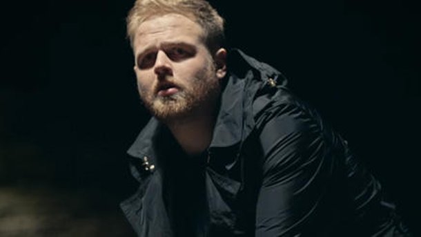 Tom Walker - Leave A Light On