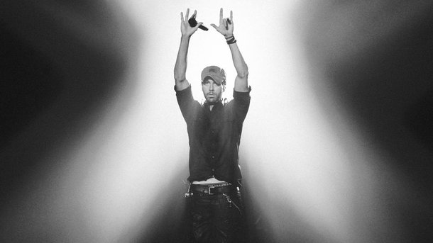 Enrique Iglesias : qui est Elvira Olivares, à qui il a dédicacé son premier album ?