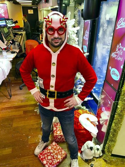 Vincent le banquier et sa tenue 100% Noël !