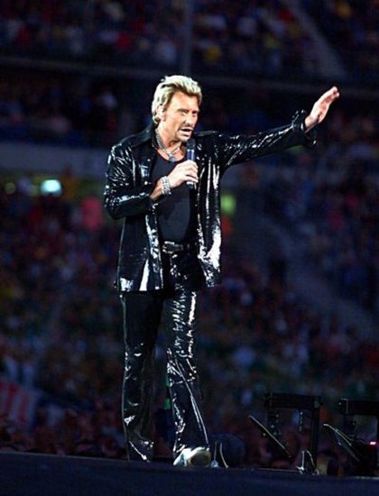 Johnny Hallyday en costume brillant