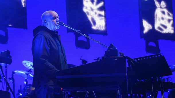 Peter Gabriel dévoile le Dark-Side Mix de "The Court"