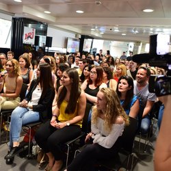 Shakira chez C'Cauet sur NRJ