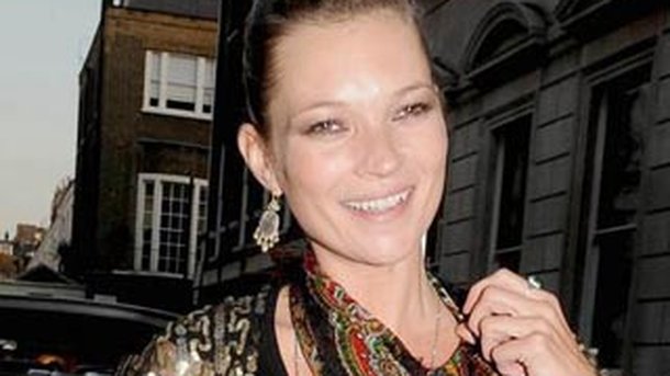 Kate Moss dément les rumeurs : elle n'est pas enceinte !