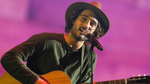 Jérémy Frerot teste ses chansons avec son fils!