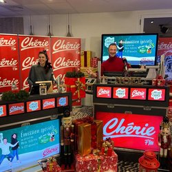 Le Réveil Chérie fête un Noël Gaulois ce matin avec Alexandre Devoise, Sophie Coste, toute l'équipe, les auditeurs gagnants d'un superbe séjour dans le parc !