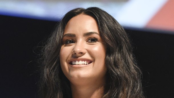 Demi Lovato nous apprend à danser dans son nouveau clip «Instruction»
