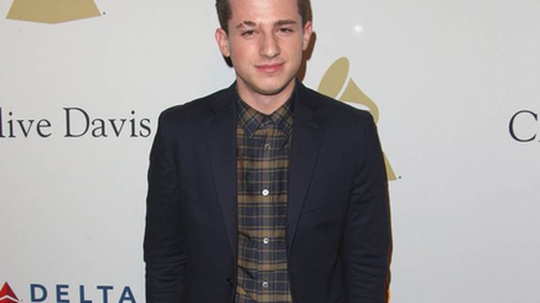 Charlie Puth dévoilé le clip d' "Attention"