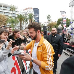 Claudio Capéo chez Manu dans le 6/9 - NRJ Music Awards 2017