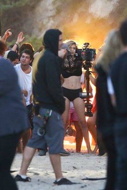 Gigi Hadid sur le tournage du nouveau clip de Calvin Harris à Malibu
