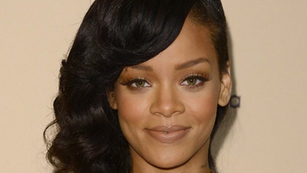 Chris Brown aurait-il offert un collier à Rihanna ?