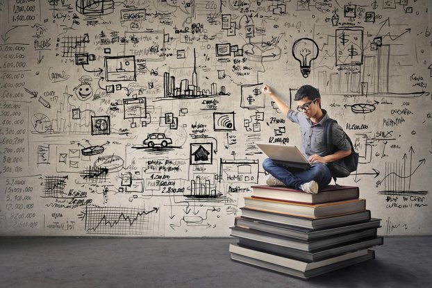 Parcours Création Littéraire  des formations pour devenir écrivain_iStock-621371400