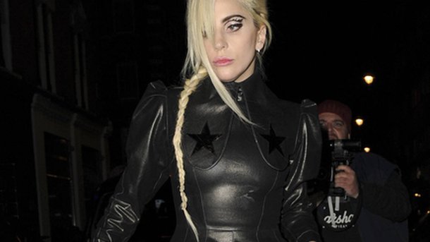 Lady Gaga : déjà dans la peau de Donatella Versace!