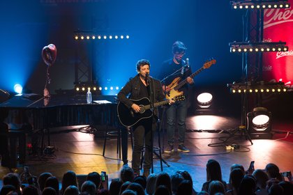 Echanges complices avec ses fans avec lesquels Patrick Bruel a toujours été très proche.