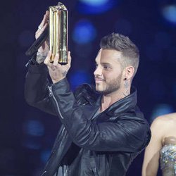 M.Pokora et Shakira