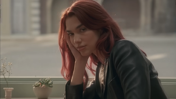 « Radical Optimism » : Dua Lipa dit au revoir à sa dernière relation dans « French Exit »