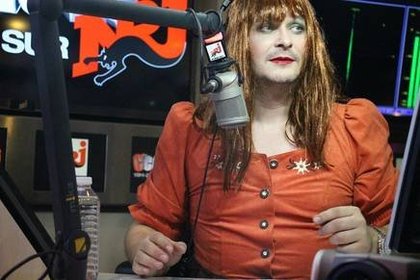 Lundi 9 Mars 2015 Cauet fête la journée de la femme
