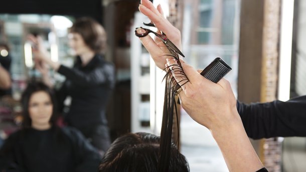 Les infos du Réveil Chérie : En Inde, un salon de coiffure condamné à 230 000 € de dommages et intérêts pour une coupe de cheveux ratée